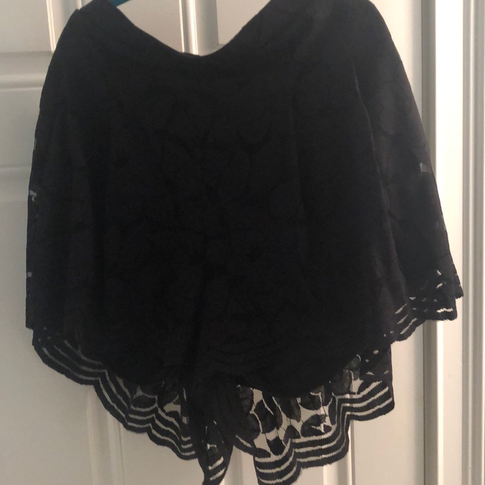 Black-lace skort w/pockets